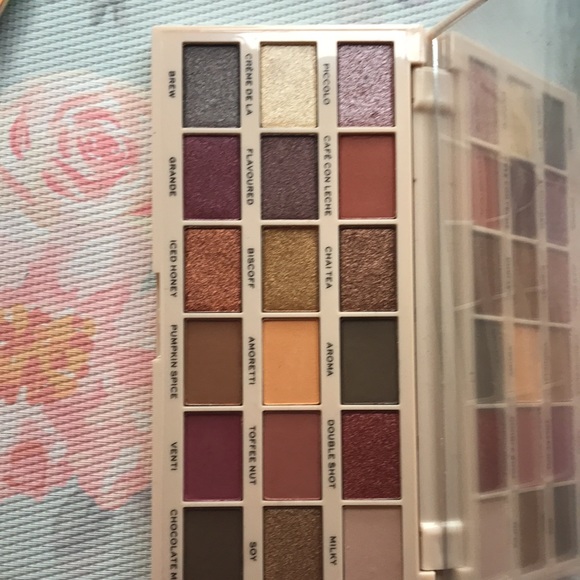 Eyeshadow - Picture 2 of 4